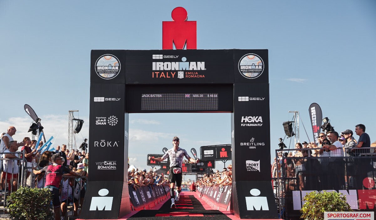 Approaching the finish arch at an international long-distance race